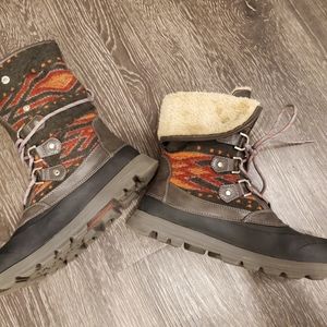 BARETRAPS Stay Dry System Boots
